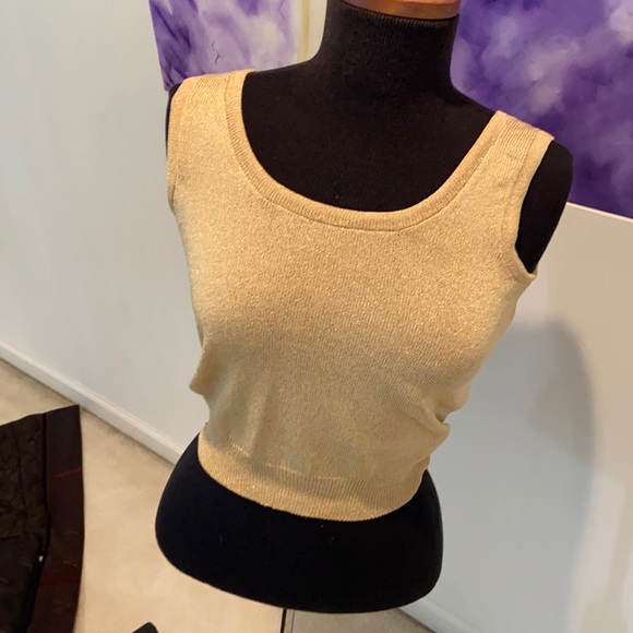 St. John Basic Shell - Picture 2 of 7